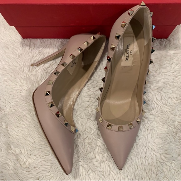 Valentino Garavani Rockstud Pumps 💕 Heels - Picture 6 of 15